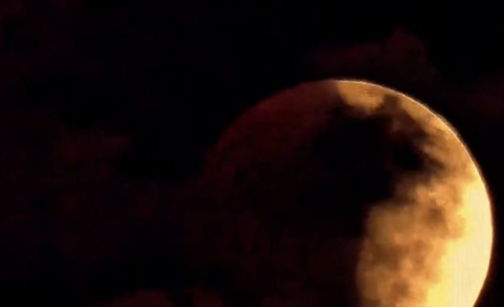 Osmaniyeliler "Kanlı Ay" tutulmasını izledi