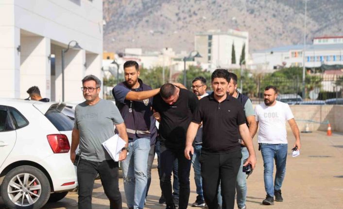 Otomatik silahla galeriye saldıran şüpheliler tutuklandı