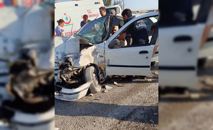 Otomobil ile tır çarpıştı: 2 yaralı