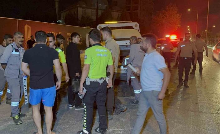 Otomobile arkadan çarpan aracın sürücüsü kaçtı: 1 yaralı