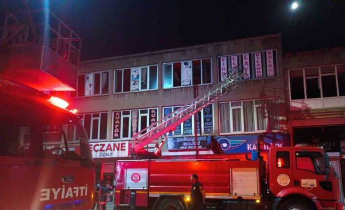 Özalp’ta pasajda yangını