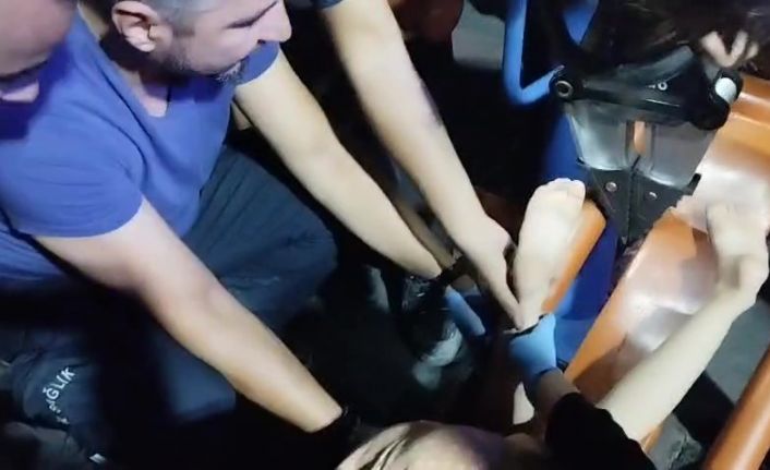 Parkta ayağı sıkışan çocuğun yardımına itfaiye yetişti