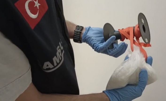Polis, iplik rulolarının içine zulalanmış uyuşturucuyu ele geçirdi