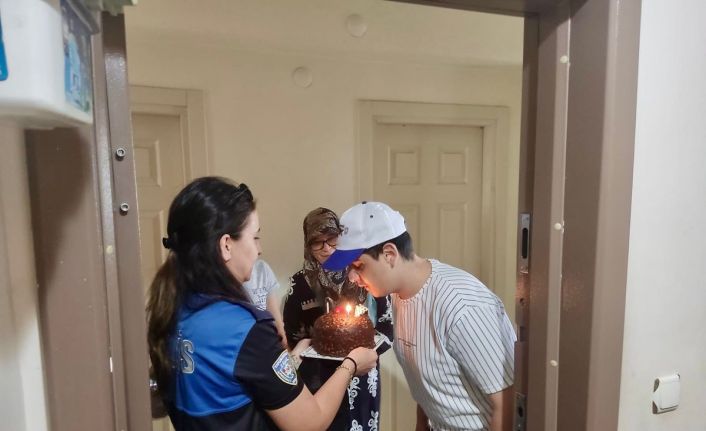 Polislerden özel çocuğa unutulmaz sürpriz