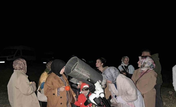 Por köyünde gökyüzü gözlemi renkli anlara sahne oldu