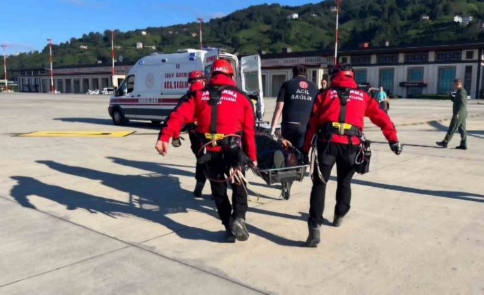 Rize’de askeri helikopterlerin mesaisi sürüyor