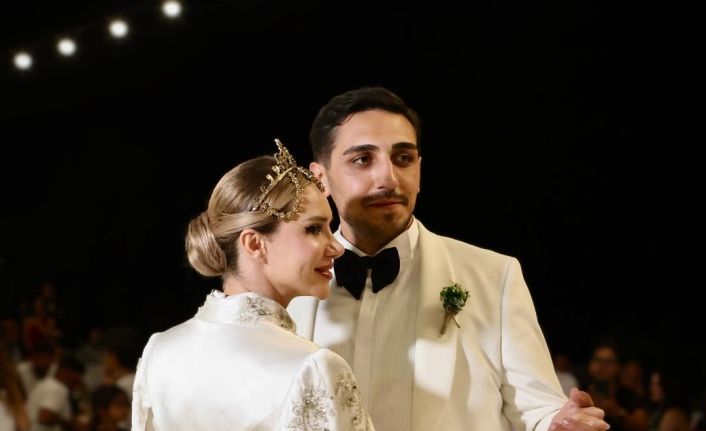 Rumen şarkıcı Otilia Bruma, Yalova’da düğün yaptı