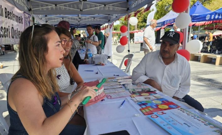 Sağlık sokağa indi