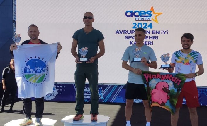 Sakaryalı atletizm sporcuları Kayseri’den madalyalarla döndü
