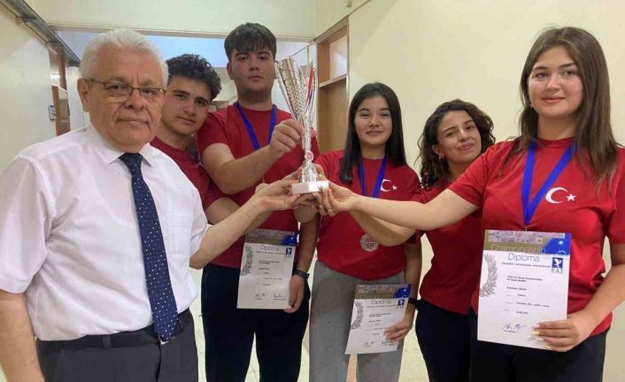 Şampiyonlar Alaşehir’de alkışlarla karşılandı