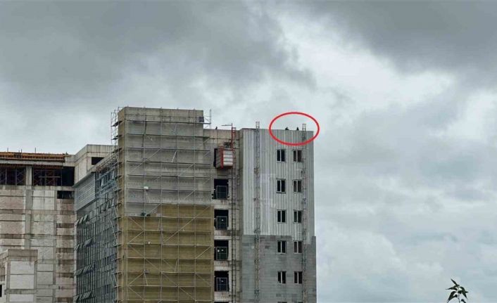Samsun’da hastane inşaatında işçi eylemi: Çatıya çıktılar