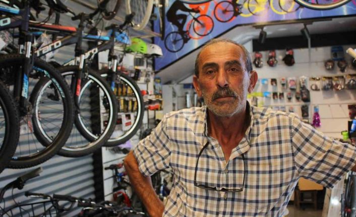 Samsun’da yarım asırlık bisikletçi