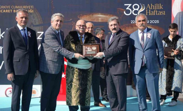 Samsun’da yılın ahisi 55 yılık demir döküm ustası oldu