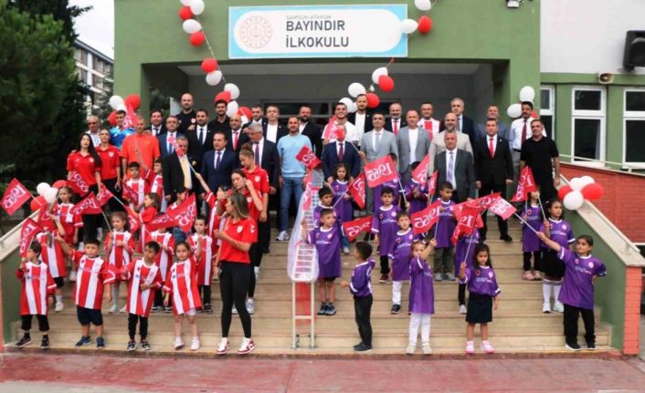 Samsunspor’dan tüm 1. sınıflara kalem ve defter hediyesi