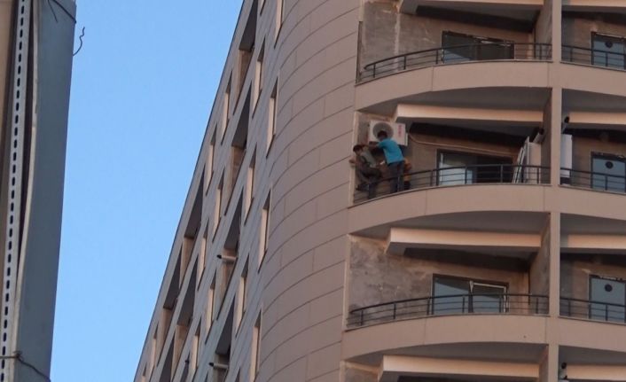 Şanlıurfa’da binanın 8’inci katındaki tehlikeli çalışma yürekleri ağza getirdi