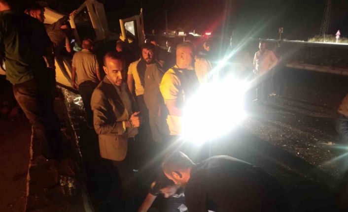 Şanlıurfa’da minibüs ile otomobil çarpıştı: 1 ölü, 5 yaralı