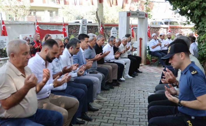 Şehit Ziya Özkozanoğlu kabri başında anıldı