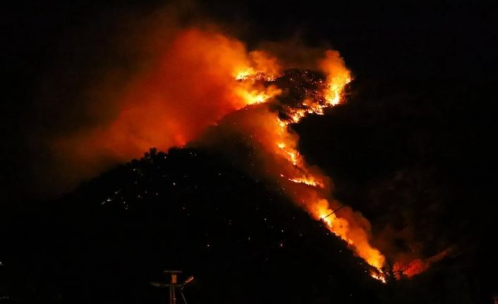 Şemdinli’de korkutan yangın