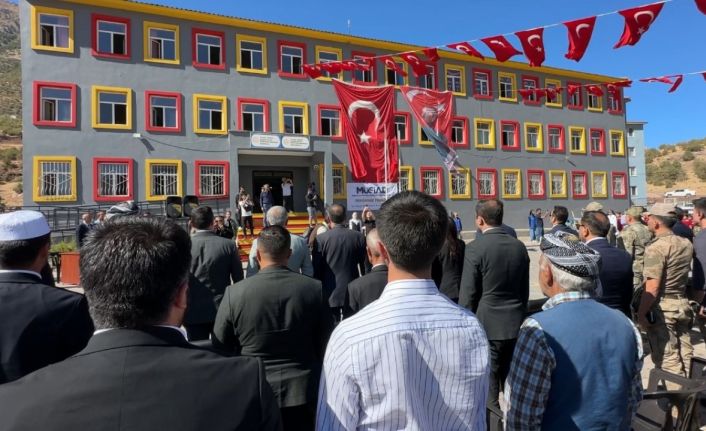 Şemdinli’de onarılan okul, öğrencilerine kapılarını açtı