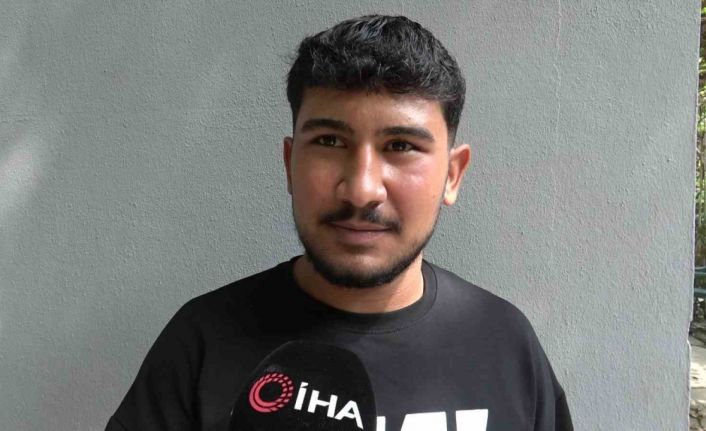 Seyir halindeki mikser, dönüş esnasında yolu betonla kapladı