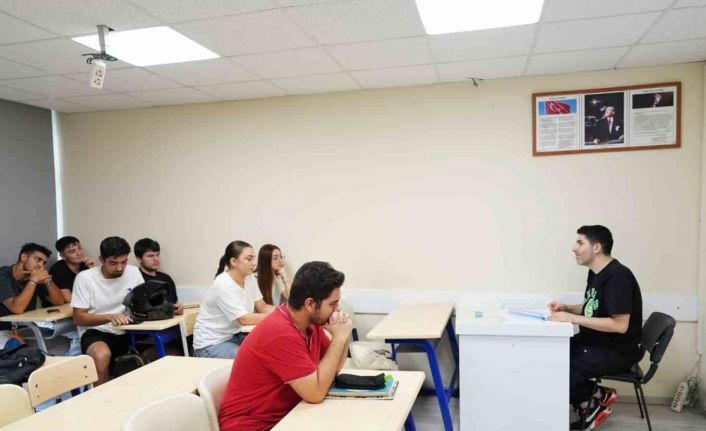 Sınavlara ücretsiz kurslarla hazırlanıyorlar