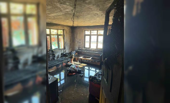 Sındırgı’da elektrik kontağından çıkan yangında ev küle döndü