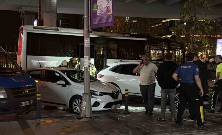 Şişli’de turistleri taşıyan tur otobüsü alev alev yandı