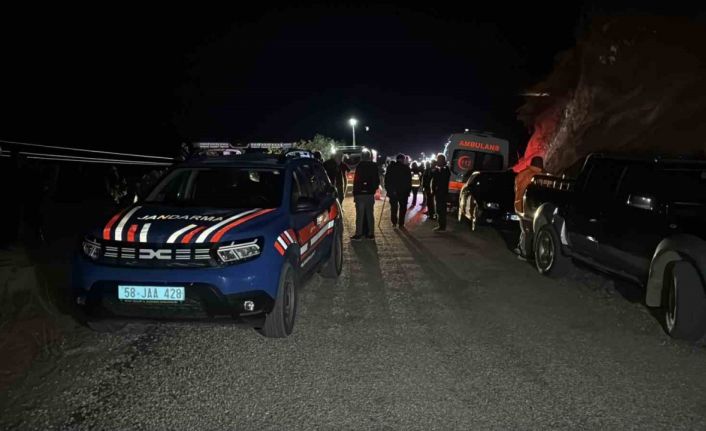 Sivas’ta feci kaza: Otomobil uçuruma yuvarlandı, 4 kişi hayatını kaybetti