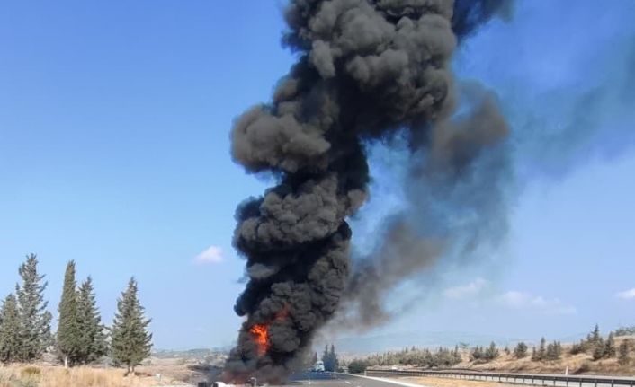 Şoför, yolcuları tahliye etti otobüs alev alev yandı