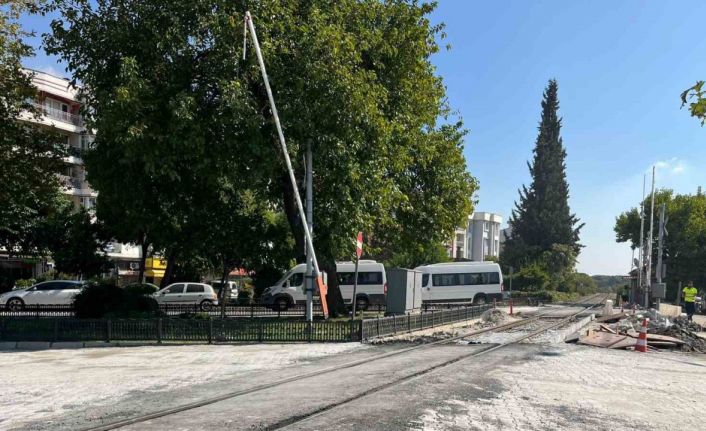 Soğukkuyu hemzemin geçidi araç trafiğine açıldı