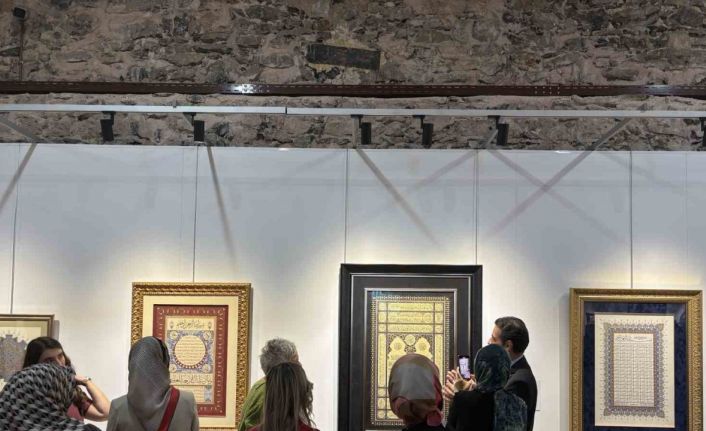 Sonsuz Desenlerde Altın İzler Hat ve Tezhip Sergisi Dolmabahçe Sarayı’nda sanatseverler ile buluştu