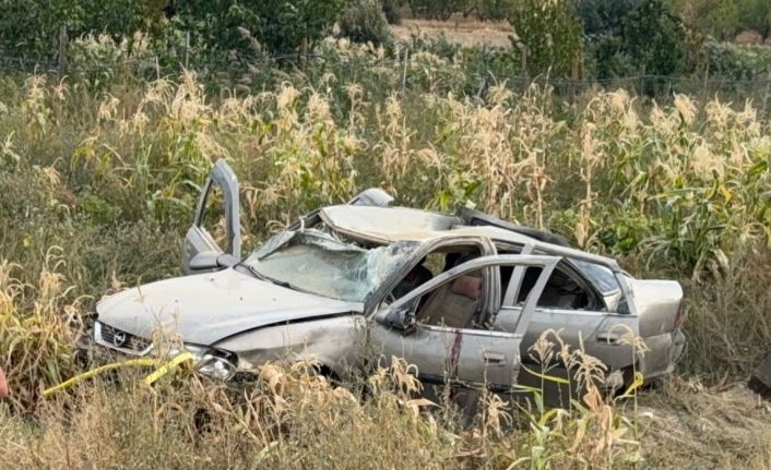 Takla atan otomobilde 2 kişi yaralandı