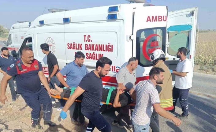 Takla atarak ters dönen hafif ticari araçtaki 7 kişi yaralandı