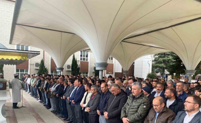 Tankere çarpan otomobilde hayatını kaybeden şahıs son yolcuğuna uğurlandı