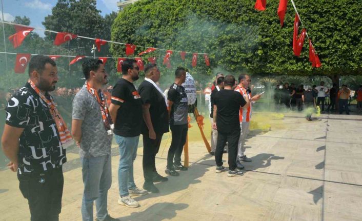 Taraftarlar, Adanaspor’a talip oldu