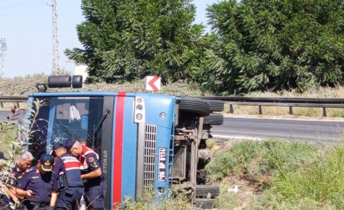 Tarsus’ta cezaevi ring aracı devrildi: 12 yaralı