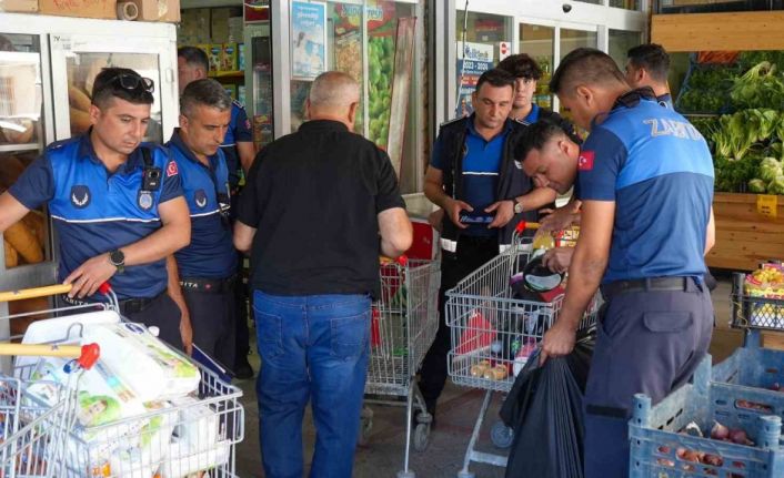 Tarsus’ta zabıta denetiminde sağlıksız ürünler imha edildi