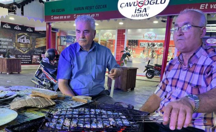 Tavşanlı’da balık sezonu mangal ateşi ile başladı