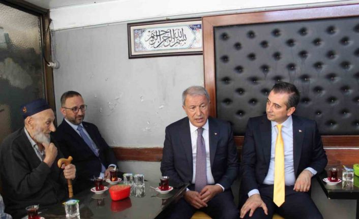 TBMM Milli Savunma Komisyonu Başkanı Akar şehit yakını ve gazilerle bir araya geldi