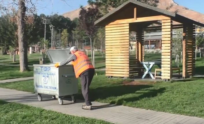 Temizlik işçisinden örnek davranış