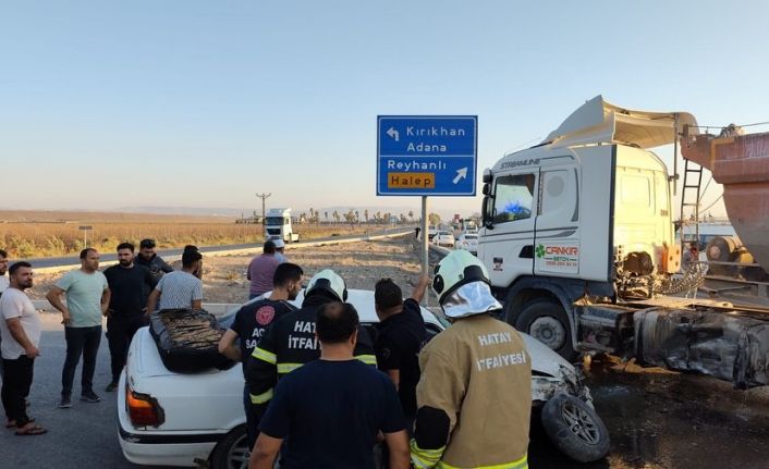 Tırla çarpışan otomobildeki 2 kişi yaralandı