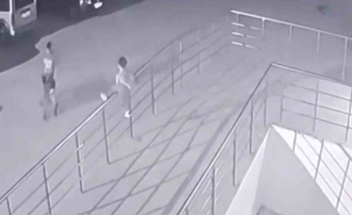 Tırmandığı demir korkuluklardan düşen çocuk ağır yaralandı