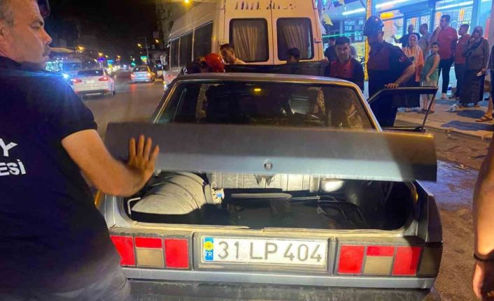 TOFAŞ’ın hurdaya döndüğü kazada 4 kişi yaralandı