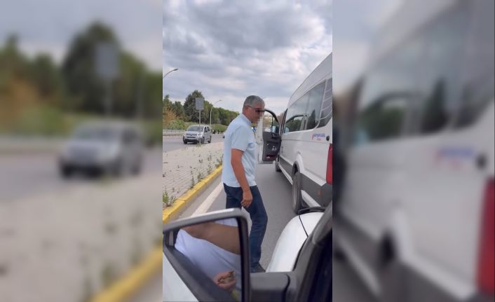 Trafikte servis şoföründen sürücüye tehdit: "Nefesini keserim"