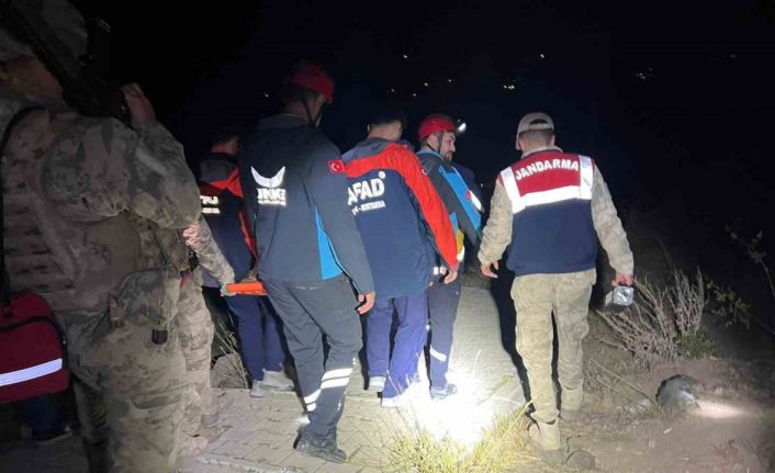 Tunceli’de kayalıklardan düşen kadın kurtarıldı