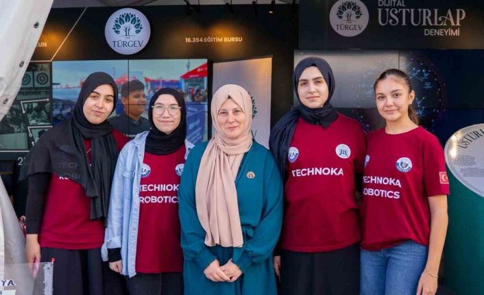 TÜRGEV standı TEKNOFEST’te milli gururun merkezi oldu