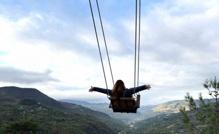 Turistik Karaelmas Ekspresi yolcuları Yenice’nin doğasına hayran kaldı