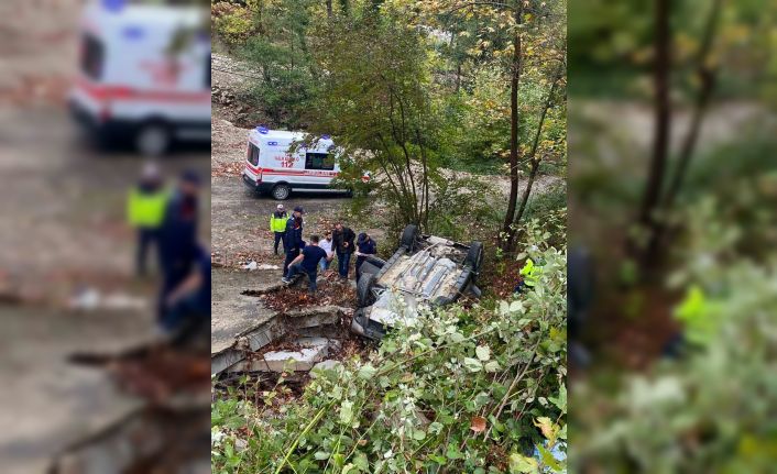Türkeli’de otomobil şarampole yuvarlandı: 1 yaralı