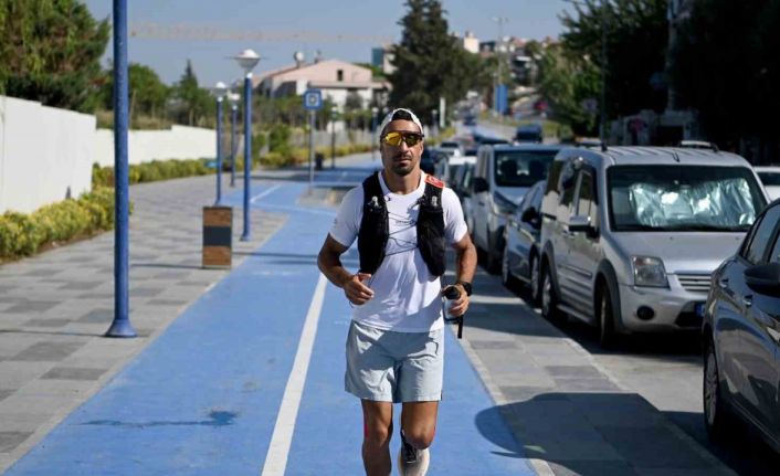 Türkiye’yi dünyaya tanıtmak için başladığı 5 bin kilometrelik ultra maratonda 6’ıncı durağı Kuşadası oldu