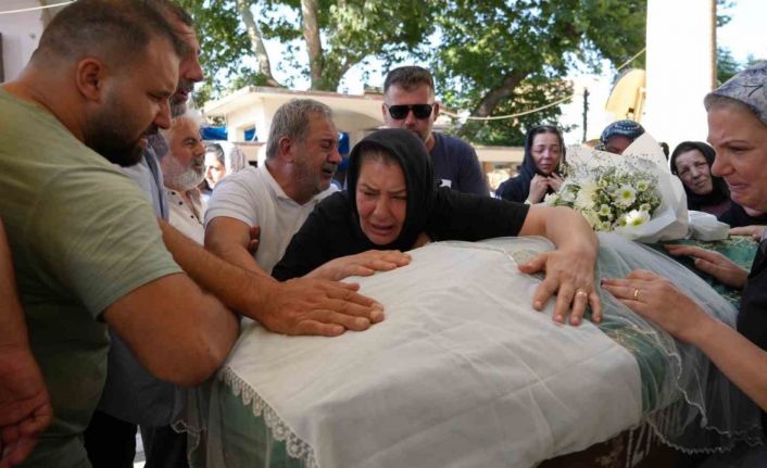 Uçak kazasında yitirdiği kızına acı veda